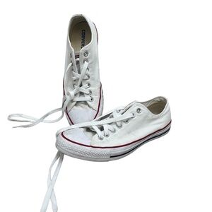 White Converse Low Tops almost new size 11 women or size 9 men